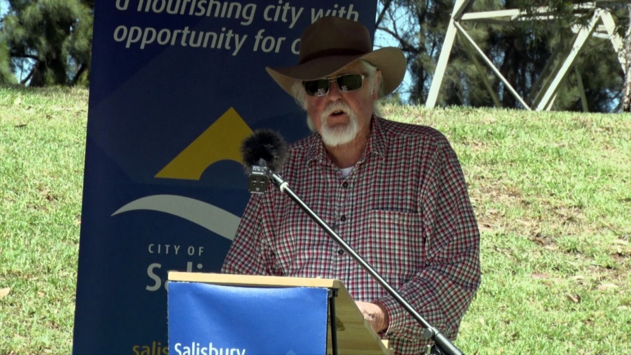 Lee West reads his tribute to Terry Miller at the Asbestos Victims Memorial Service 